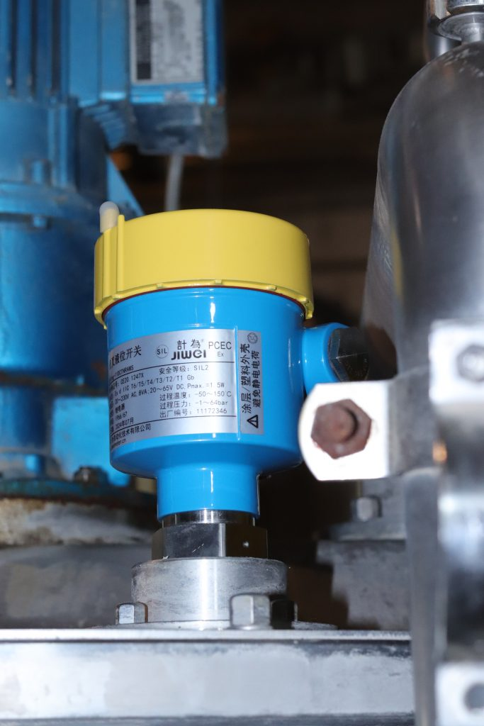 JWrada Radar Level Meter Monitors the Beer Tank Beer Tank Level Measurement Application Case: Ring-11 Tuning Fork Level Switch and JWrada® Radar Level Meter Solution