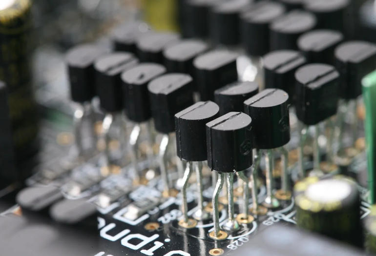 What Is a Transistor? The Role and Application of Transistors in Level Meters