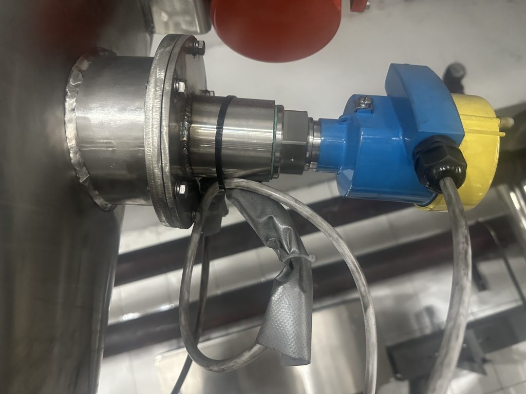 Battery Powder Silo Level Monitoring: Tube-11 Vibrating Rod Level Switch Application