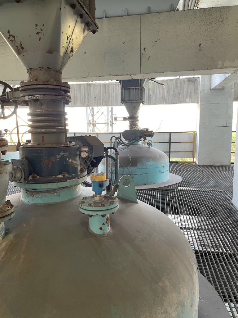 Liquid Level Switch vs. Level Transmitter: Differences, Applications, and Selection Guide