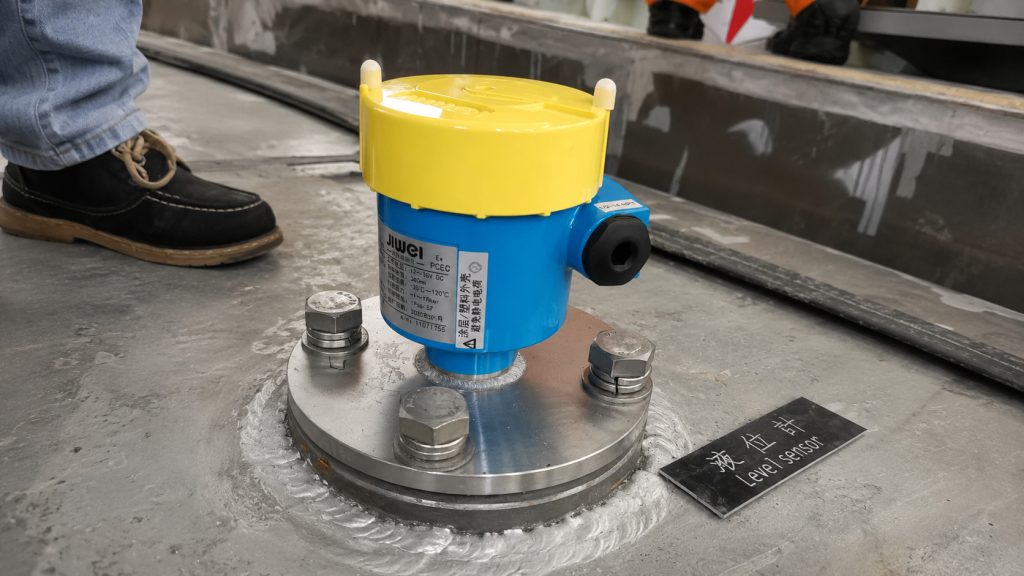 Application Case: Float Level Transmitter for Hydraulic Oil Tank Level Monitoring on Machine Tools