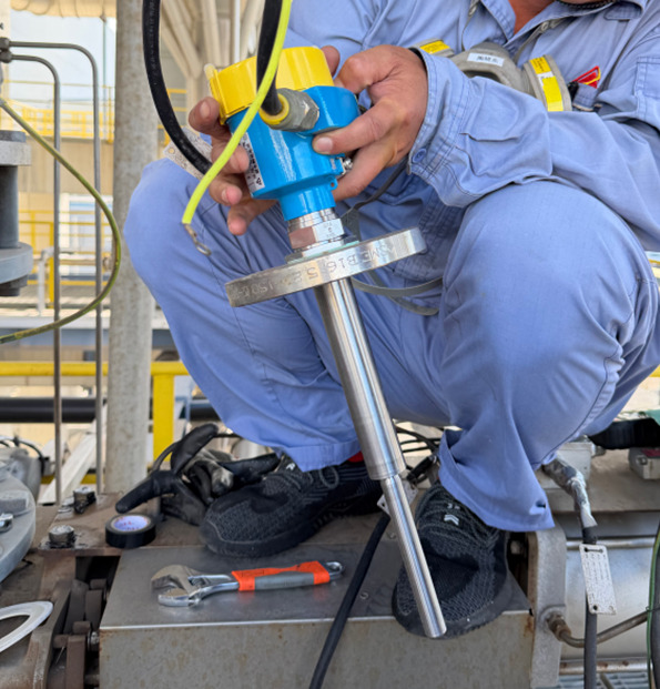 Field Engineer Wiring Jiwei Tube 11 Vibrating Rod Level Switch How Does the Tube-11 Vibrating Rod Level Switch Perform in Harsh Refinery Silos?