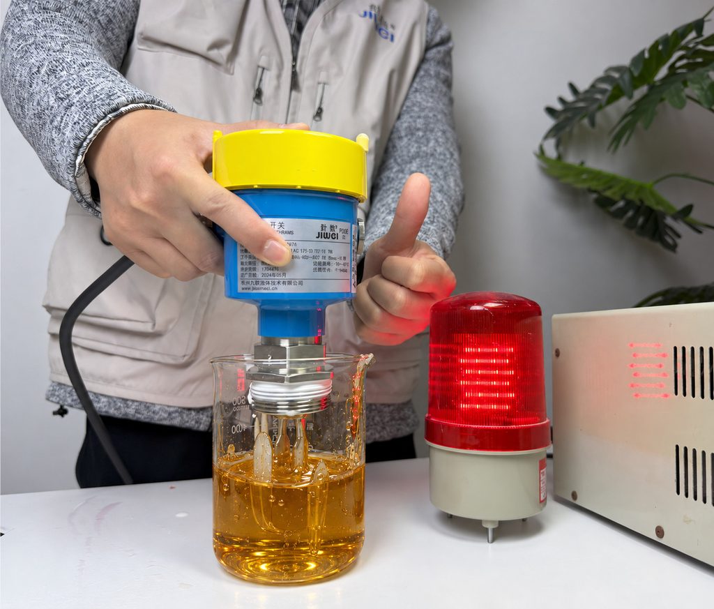 Ring-11 Tuning Fork Level Switch for Syrup Level Measurement Sticky Syrup, Unstable Level Detection? How the RING-11 Tuning Fork Level Switch Solves Syrup Tank Overflow and False Alarm Problems