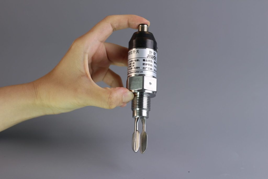 How to Choose a Compact Level Switch: Ring-21 Tuning Fork Level Switch Applications and Selection Guide